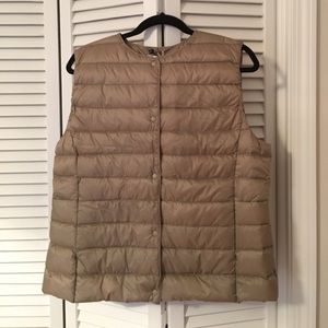 NWT! Uniqlo Woman Ultra Light Down Vest